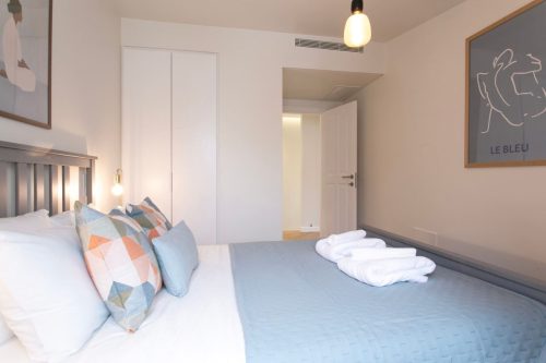 Lisbon 2 bdrs apartment w: parking and balconies!