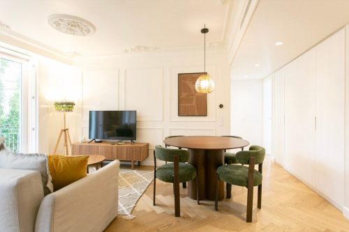 Lisbon 2 bdrs apartment w: parking and balconies!