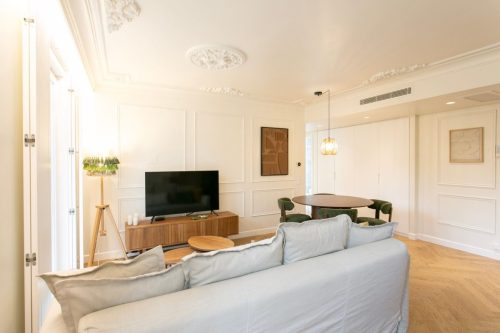 Lisbon 2 bdrs apartment w: parking and balconies!