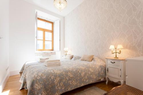 Chiado luxury 4 beds flat! Parking! Great WI-FI!