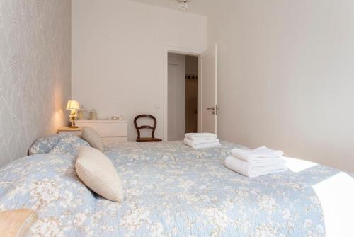 Chiado luxury 4 beds flat! Parking! Great WI-FI!