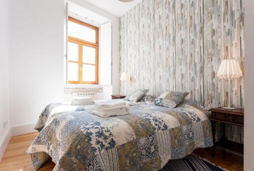 Chiado luxury 4 beds flat! Parking! Great WI-FI!