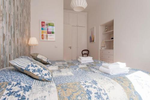 Chiado luxury 4 beds flat! Parking! Great WI-FI!