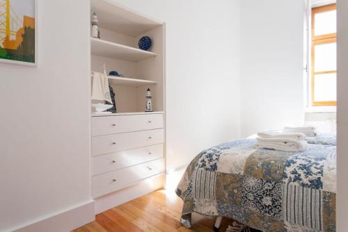 Chiado luxury 4 beds flat! Parking! Great WI-FI!