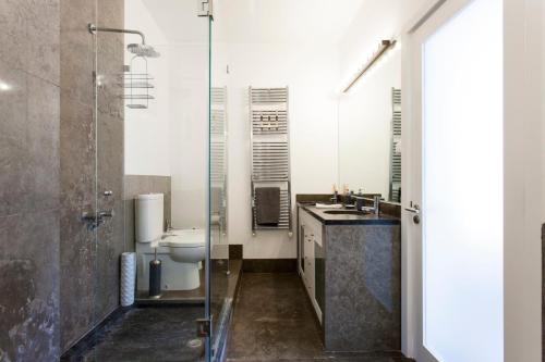 Chiado luxury 4 beds flat! Parking! Great WI-FI!
