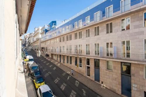 Chiado luxury 4 beds flat! Parking! Great WI-FI!