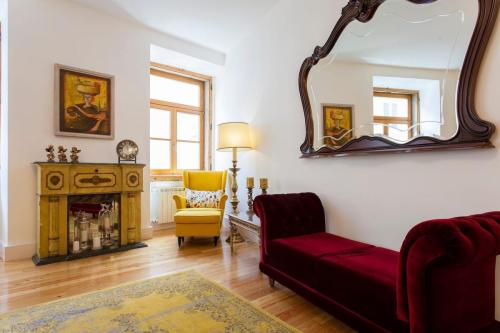 Chiado luxury 4 beds flat! Parking! Great WI-FI!