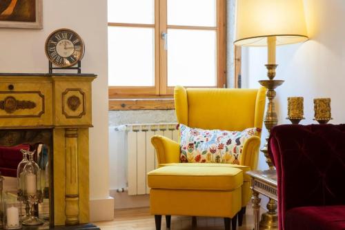 Chiado luxury 4 beds flat! Parking! Great WI-FI!