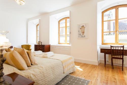Chiado luxury 4 beds flat! Parking! Great WI-FI!