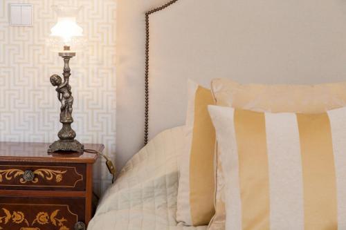 Chiado luxury 4 beds flat! Parking! Great WI-FI!