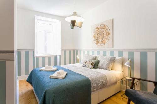 Principe Real 2 suites upscale embracing Tejo! Great WI-FI!
