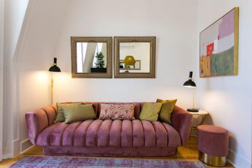 Principe Real 2 suites upscale embracing Tejo! Great WI-FI!