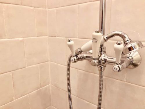 Principe Real 2 suites upscale embracing Tejo! Great WI-FI!