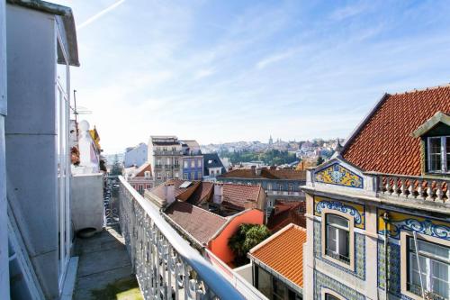 Principe Real 2 suites upscale embracing Tejo! Great WI-FI!
