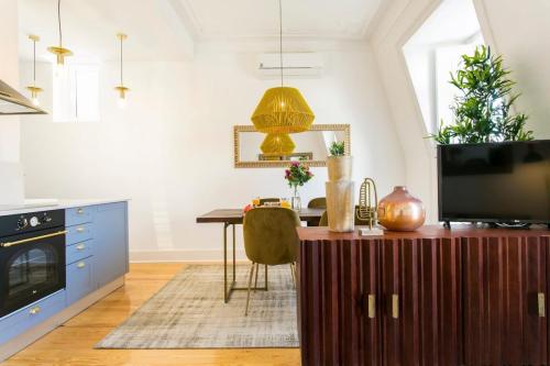 Principe Real 2 suites upscale embracing Tejo! Great WI-FI!