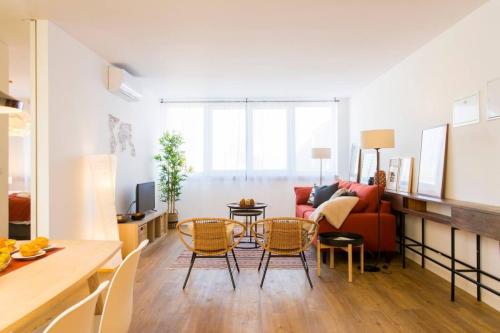Amazing City Center 2 bdr flat! Great WI-FI!