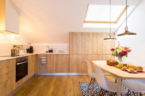 Amazing City Center 2 bdr flat! Great WI-FI!