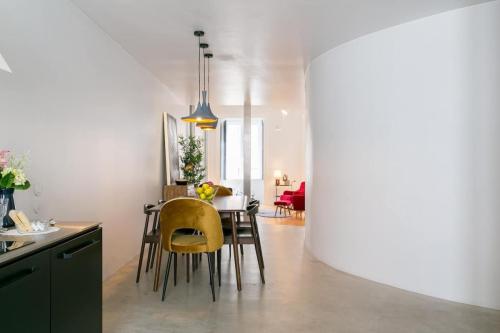 Awarded 3 bedrooms upscale flat@Chiado/Bairro Alto