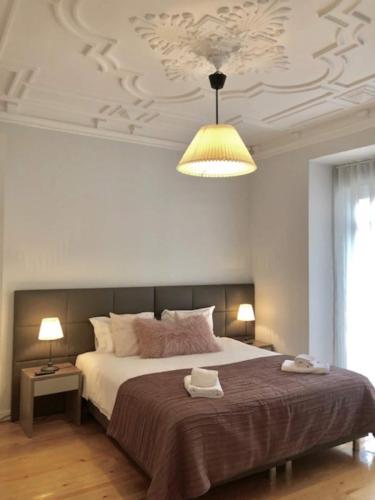 Art Déco 4 bedrooms flat in the city center! Great WI-FI!