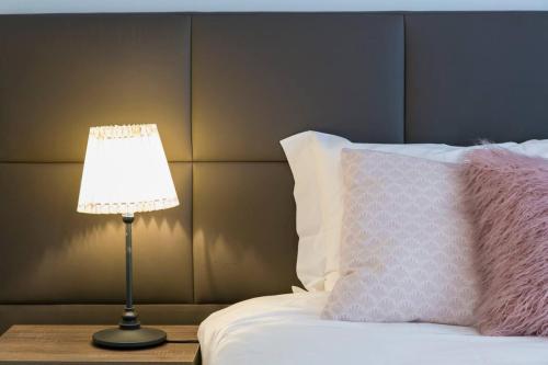 Art Déco 4 bedrooms flat in the city center! Great WI-FI!