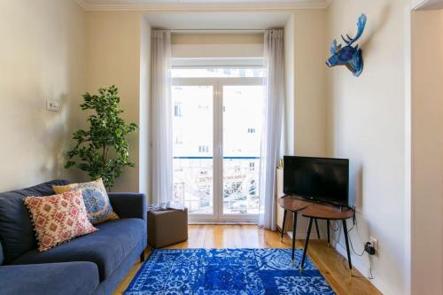 Art Déco 4 bedrooms flat in the city center! Great WI-FI!
