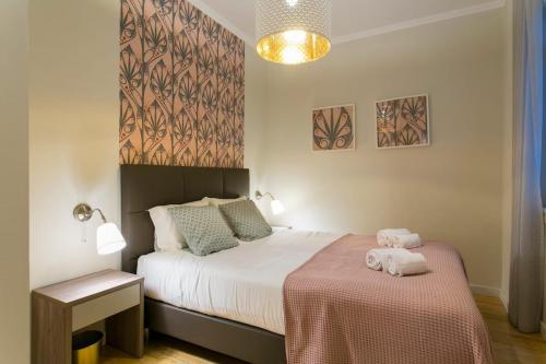 Art Déco 4 bedrooms flat in the city center! Great WI-FI!