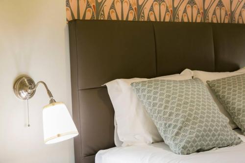 Art Déco 4 bedrooms flat in the city center! Great WI-FI!