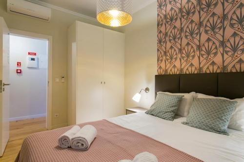 Art Déco 4 bedrooms flat in the city center! Great WI-FI!