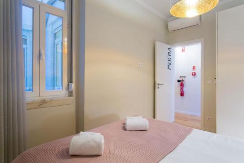 Art Déco 4 bedrooms flat in the city center! Great WI-FI!