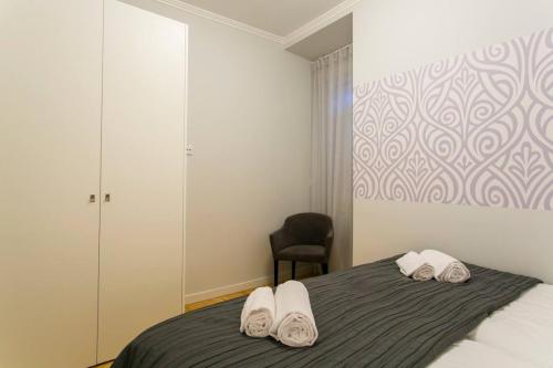 Art Déco 4 bedrooms flat in the city center! Great WI-FI!