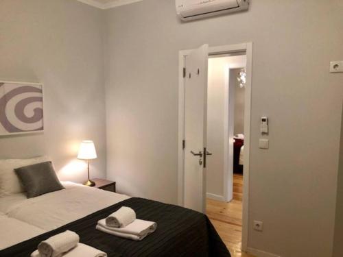 Art Déco 4 bedrooms flat in the city center! Great WI-FI!
