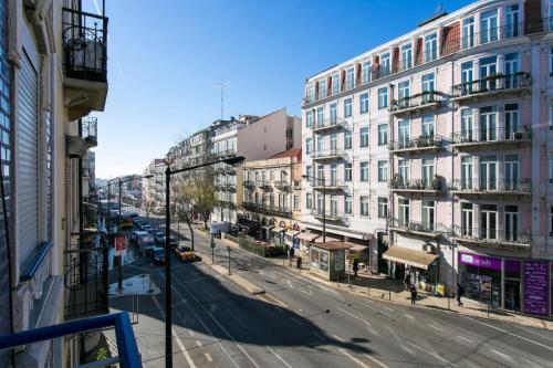 Art Déco 4 bedrooms flat in the city center! Great WI-FI!
