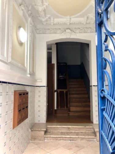 Art Déco 4 bedrooms flat in the city center! Great WI-FI!