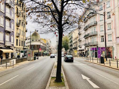 Art Déco 4 bedrooms flat in the city center! Great WI-FI!