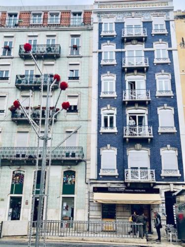 Art Déco 4 bedrooms flat in the city center! Great WI-FI!