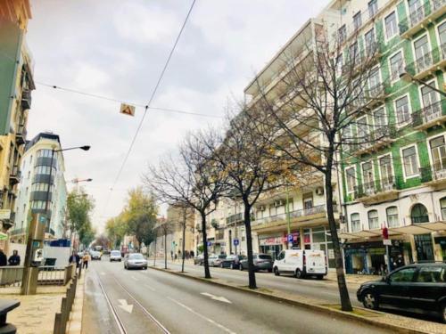 Art Déco 4 bedrooms flat in the city center! Great WI-FI!