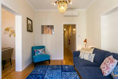 Art Déco 4 bedrooms flat in the city center! Great WI-FI!