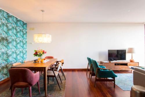 Amazing Tejo river view 2BDR flat  FREE Park!