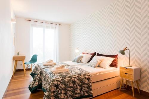 Amazing Tejo river view 2BDR flat  FREE Park!