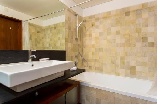Amazing Tejo river view 2BDR flat  FREE Park!