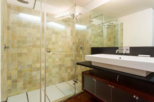 Amazing Tejo river view 2BDR flat  FREE Park!