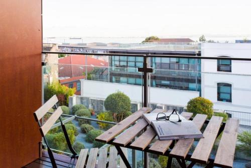 Amazing Tejo river view 2BDR flat  FREE Park!