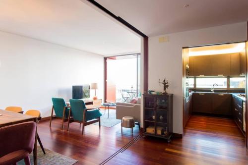 Amazing Tejo river view 2BDR flat  FREE Park!