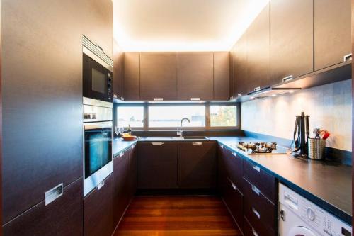 Amazing Tejo river view 2BDR flat  FREE Park!