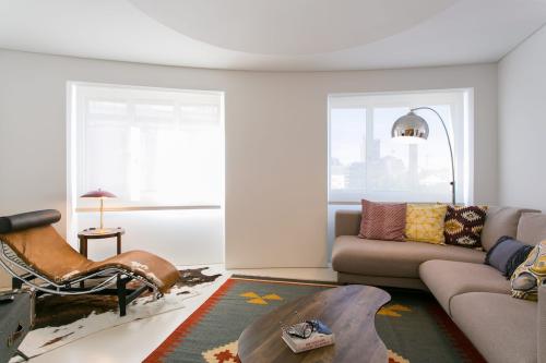 Architectural poetry in an unique 3bdrs view flat!