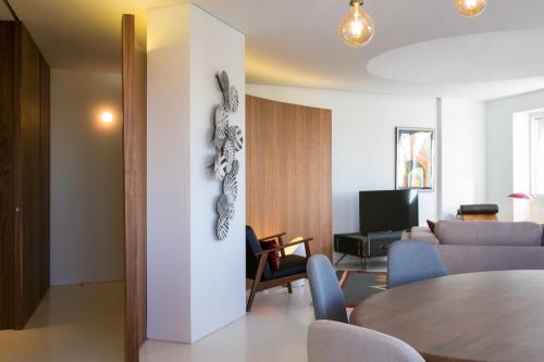 Architectural poetry in an unique 3bdrs view flat!