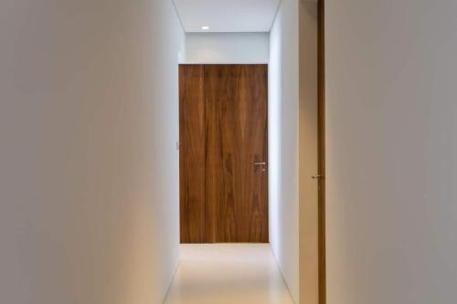 Architectural poetry in an unique 3bdrs view flat!