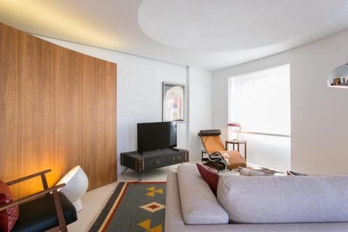 Architectural poetry in an unique 3bdrs view flat!