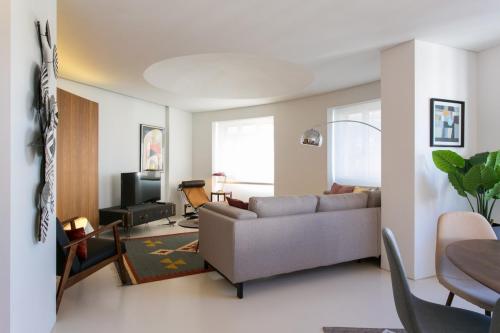 Architectural poetry in an unique 3bdrs view flat!