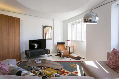 Architectural poetry in an unique 3bdrs view flat!
